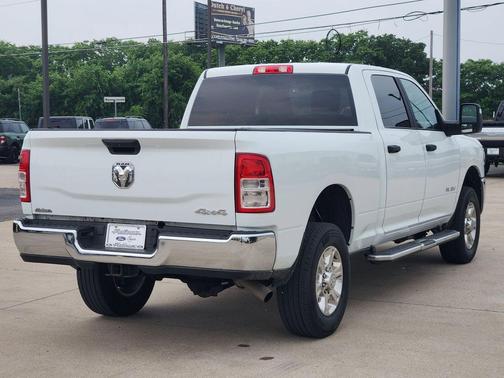 Bright White Clearcoat 2024 RAM 2500 Big Horn Crew Cab 4x4 6'4' Box