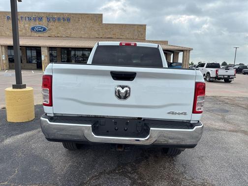 Bright White Clearcoat 2024 RAM 2500 Big Horn Crew Cab 4x4 6'4' Box