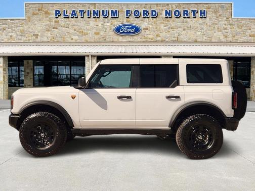 OXFORD WHITE 2026 Ford Bronco Badlands