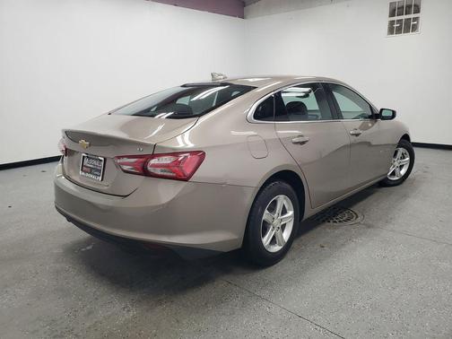 Mineral Gray Metallic 2022 Chevrolet Malibu FWD LT