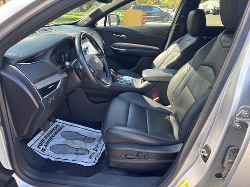 2022 Cadillac XT4 Premium Luxury
