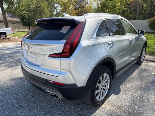 2022 Cadillac XT4 Premium Luxury