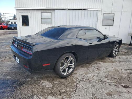 Pitch Black Clearcoat 2022 Dodge Challenger R/T