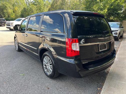 2014 Chrysler Town & Country Touring-L