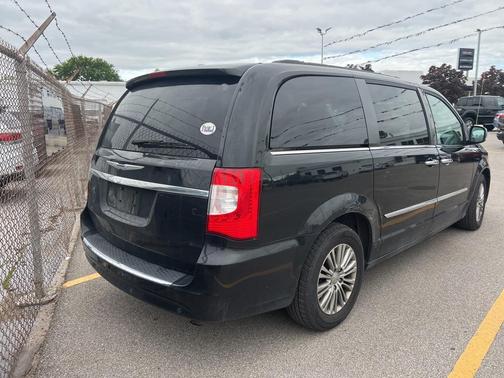 2014 Chrysler Town & Country Touring-L