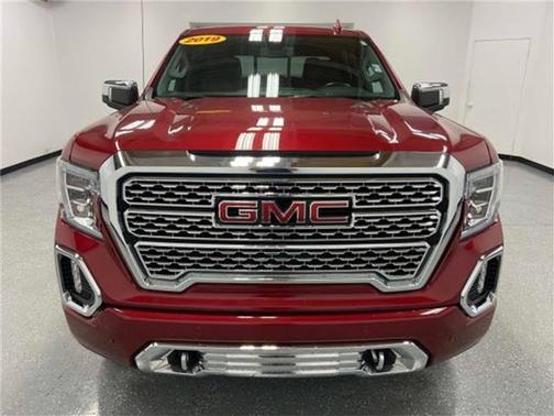 Photo 2 of 49 of 2019 GMC Sierra 1500 Denali