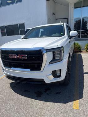 Summit White 2023 GMC Yukon SLE