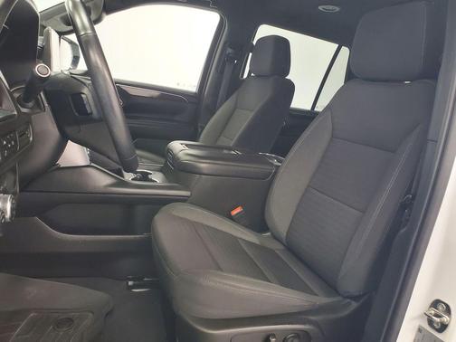 Summit White 2023 GMC Yukon SLE
