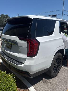 Summit White 2023 GMC Yukon SLE