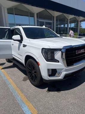 Summit White 2023 GMC Yukon SLE