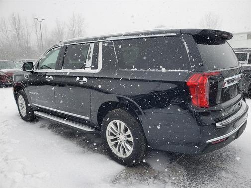 2022 GMC Yukon XL SLT