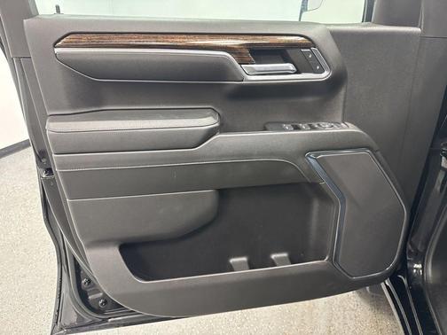 Onyx Black 2024 GMC Sierra 1500 Elevation