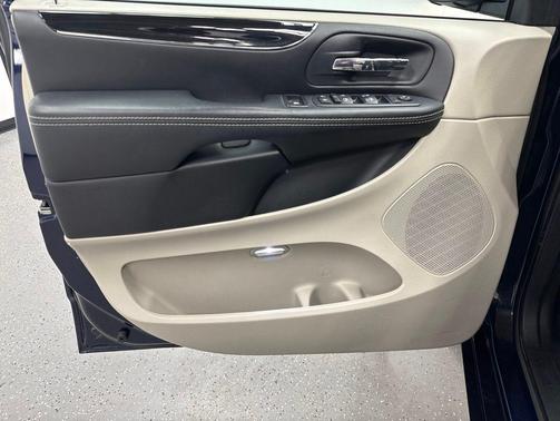 Contusion Blue Pearlcoat 2017 Dodge Grand Caravan SXT