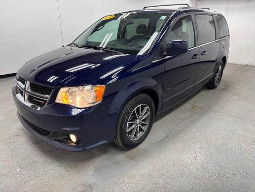 Contusion Blue Pearlcoat 2017 Dodge Grand Caravan SXT