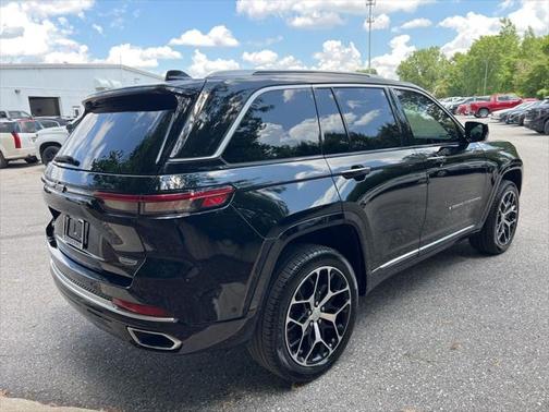 2022 Jeep Grand Cherokee Summit