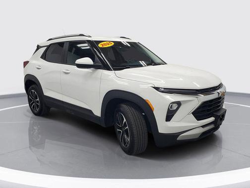Summit White 2025 Chevrolet Trailblazer LT