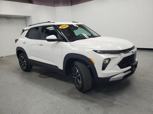 Summit White 2025 Chevrolet Trailblazer LT
