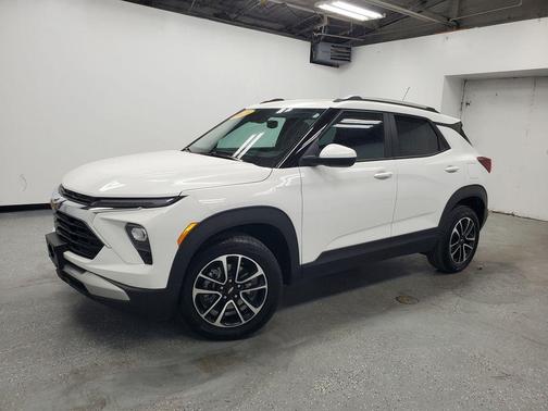 Summit White 2025 Chevrolet Trailblazer LT