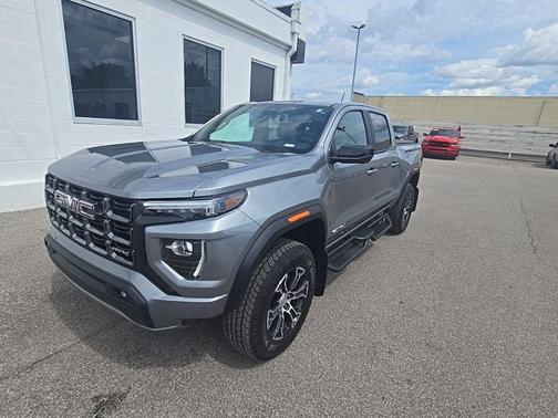Sterling Metallic 2024 GMC Canyon AT4