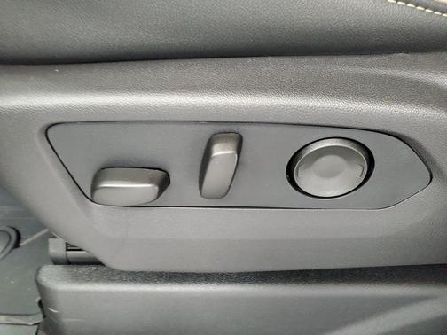 Sterling Metallic 2026 GMC Yukon XL 4WD Elevation