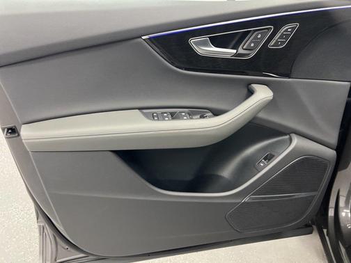 2023 Audi Q8 55 Prestige