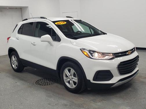 Summit White 2018 Chevrolet Trax LT