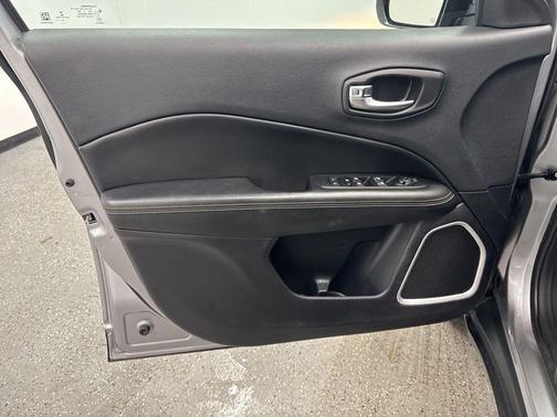 Billet Silver Metallic Clearcoat 2019 Jeep Compass Latitude