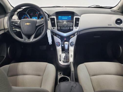 Summit White 2012 Chevrolet Cruze LT