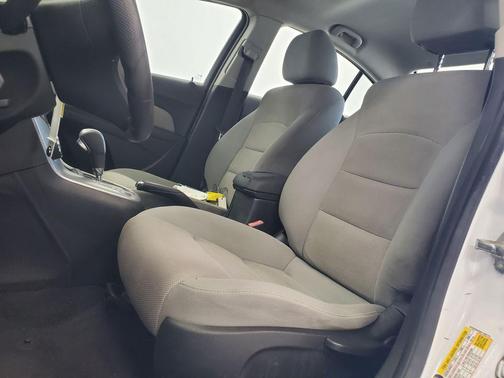 Summit White 2012 Chevrolet Cruze LT