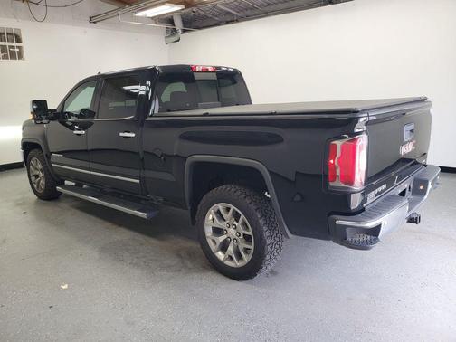 Onyx Black 2018 GMC Sierra 1500 SLT