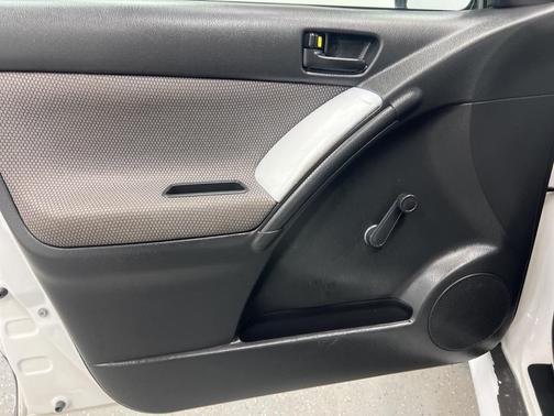 2008 Pontiac Vibe Base