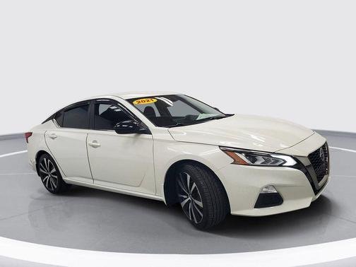 Pearl White Tricoat 2021 Nissan Altima SR FWD