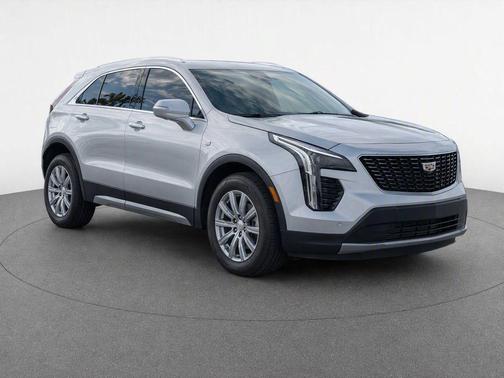 Radiant Silver Metallic 2022 Cadillac XT4 Premium Luxury