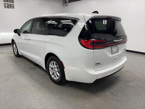 2023 Chrysler Pacifica Touring