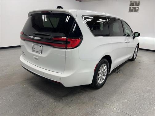 2023 Chrysler Pacifica Touring