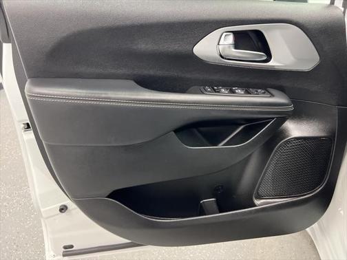 2023 Chrysler Pacifica Touring