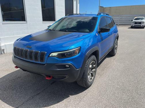 Hydro Blue Pearlcoat 2022 Jeep Cherokee Trailhawk
