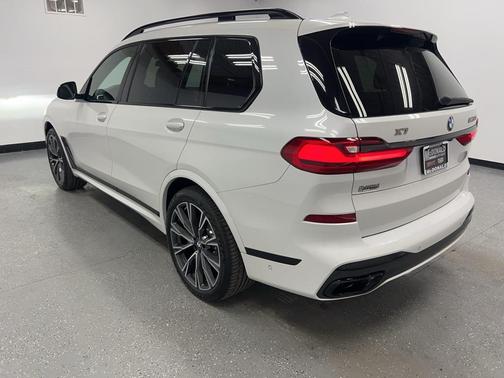 2022 BMW X7 M50i