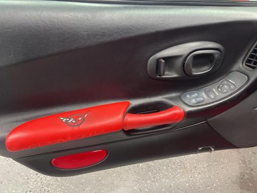 2004 Chevrolet Corvette Base