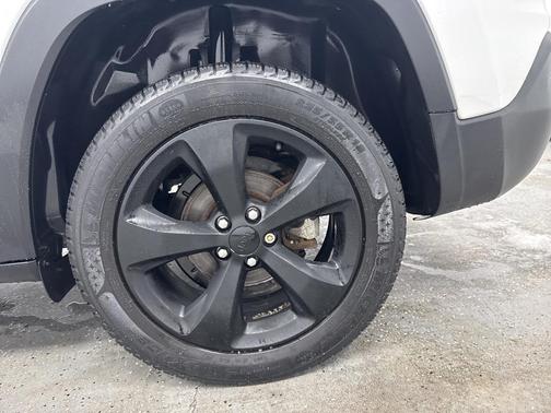 2018 Jeep Cherokee Sport