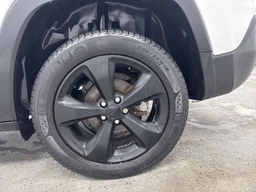 2018 Jeep Cherokee Sport