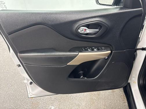 2018 Jeep Cherokee Sport