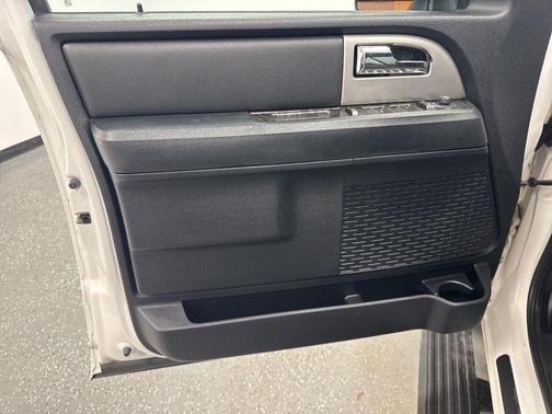 White 2017 Ford Expedition EL Limited