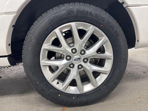 White 2017 Ford Expedition EL Limited