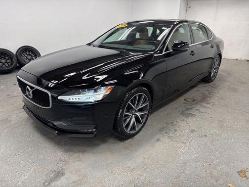 2018 Volvo S90 T5 Momentum