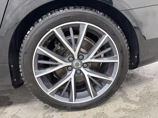 2018 Volvo S90 T5 Momentum