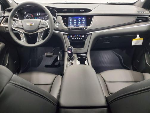 2025 Cadillac XT5 Sport