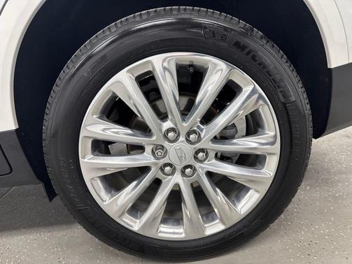 Crystal White Tricoat 2019 Cadillac XT5 Luxury