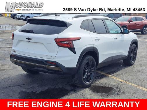 Summit White 2024 Chevrolet Trax FWD ACTIV