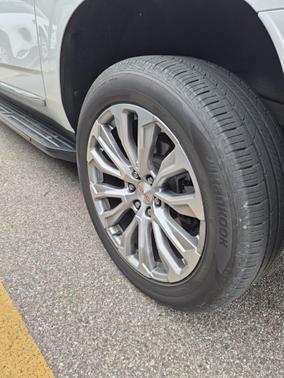 White Frost Tricoat 2022 GMC Yukon XL Denali